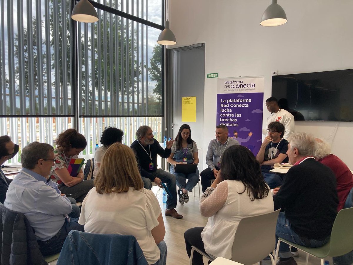 RedConectaCC's tweet photo. Trabajamos en grupos las líneas estratégicas que guiaran el camino de la Plataforma #redconecta #conéctatealainclusióndigital https://t.co/nPYjt2I7x2