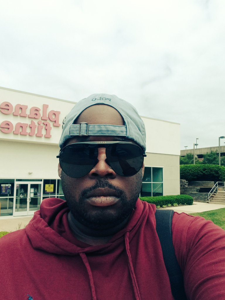 dancefashion777's tweet photo. hi followers
how r u?
quick #selfie omw to cafe 4 lunch #suburbs #gayman #gaynewyorker #nicecasual
#handsome #gayblackman
#lunch #menfashion #blueismycolor #guccishades
#newhat #Gucci https://t.co/wktvgGyaVb