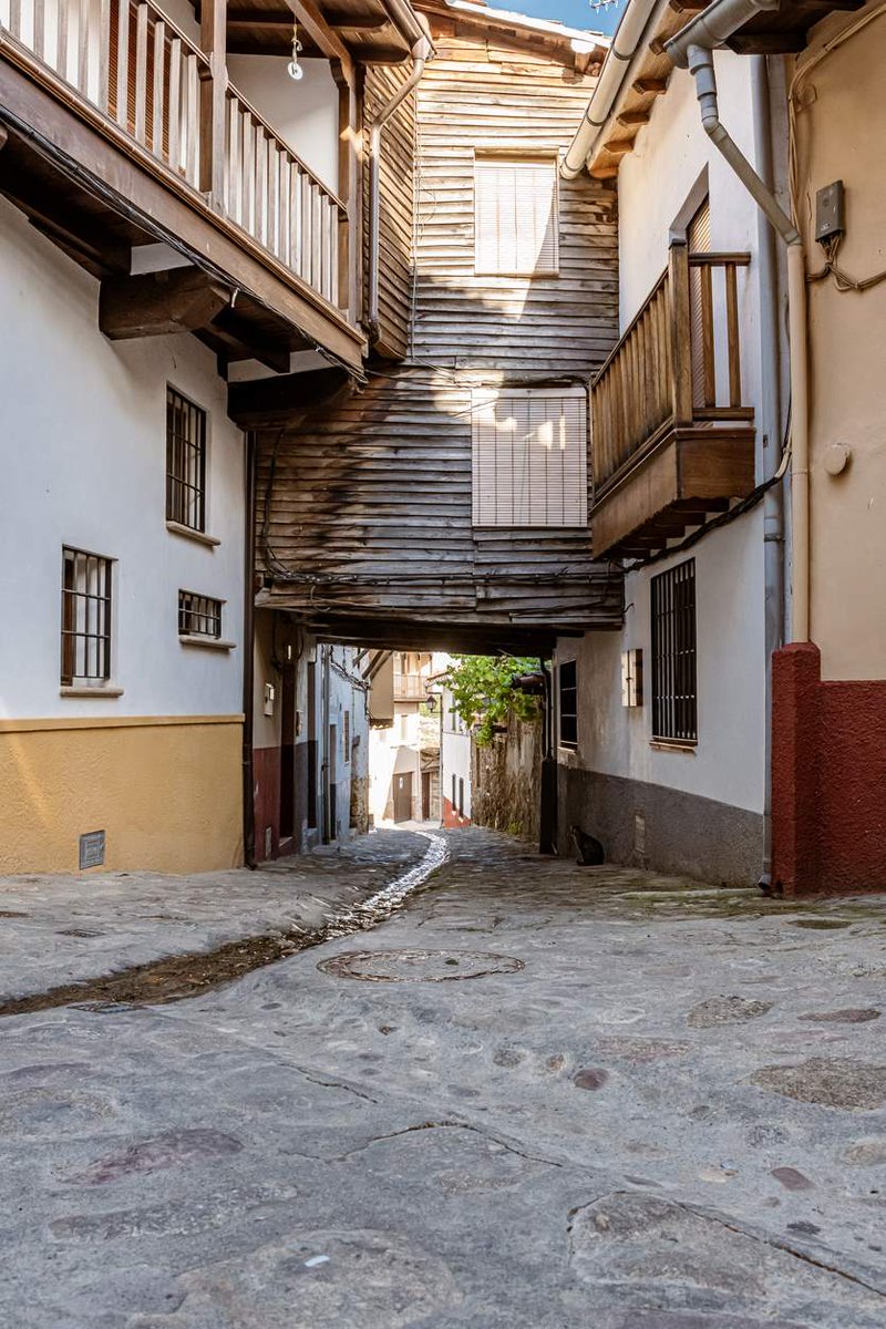 El National Geographic destaca los 10 pueblos más bonitos de la provincia de Cáceres, entre los que se encuentra Valverde de la Vera.
Si queréis visitarlo podéis alojaros en nuestro Hotel Rural (4*) 

Pág. web: bit.ly/3MNoKrD
Fotografía: iStock en viajes.nationalgeographic.com