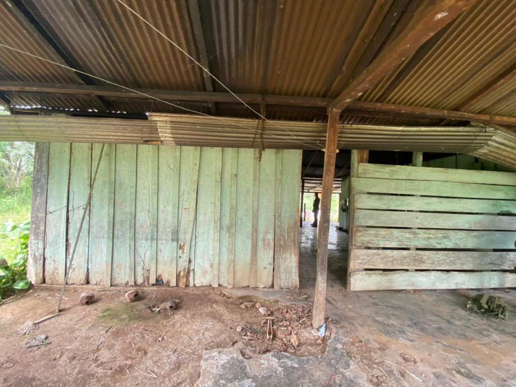 dhernandezlarez's tweet photo. Venezuela es territorio de paz, serán destruidas todas las estructuras que sirvan de soporte a cualquier grupo armado generador de violencia, terroristas, narcotraficantes y otros!. En el estado Apure, la FANB destruye depósito de acetona y pólvora del narcotráfico. https://t.co/SujtUYBHuD