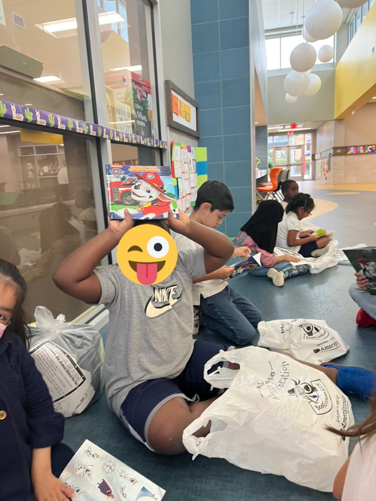 BraeburnWRS's tweet photo. Thank you so much to @BooksBtnKids for bringing joy to our students through books! So fun to get to “shop” for books! @Braeburn_HISD https://t.co/uziICPm35I