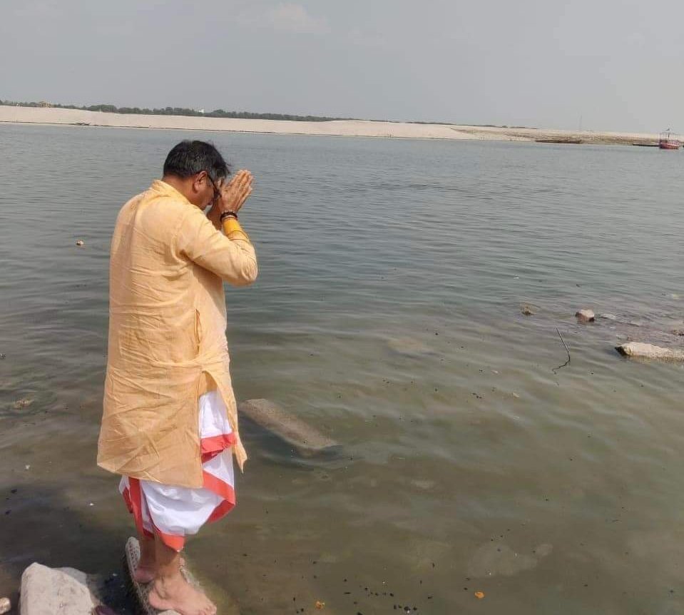 slathi11's tweet photo. गंगां व��रि मनोहारि मुरारिचरणच्युतं।
त्रिपुरारिशिरश्चारि पापहारि पुनातु मां।।

बिना रुके-बिना थके संगठन के विस्तार, प्रदेश की जनता के समग्र कल्याण का दृढ़ संकल्प माँ गंगा अवश्य पूरा करेगी। आप संगठन के अनेकों कार्यकर्ताओ के लिए ऊर्जा का स्त्रोत हैं।

#PicOfTheDay

@DrSatishPoonia https://t.co/EhCVHsSgSe