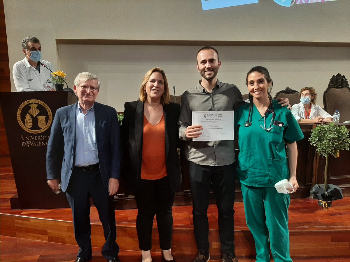 GVAclinic's tweet photo. 🏅Enhorabuena también a Victor Marcos y Mariola Hernández, residentes de Cardiología y Ginecología respectivamente, por el premio final de residencia 2021-2022, a cargo de @incliva_iis https://t.co/vz6CFjjcWp