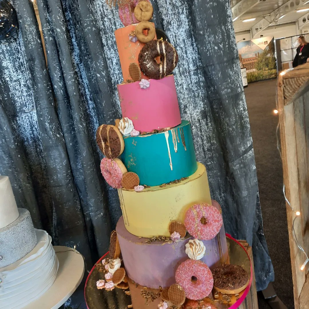 We're still drooling over this beauty by @WhitstableCake at our last wedding show. 🤤

Book for our 4th September show now at wedding-experience.co.uk ❤️

#kentwedshow #weddingexperience #kentweddingsupplier #Kentbride #kentishwedding #akentishceremony
