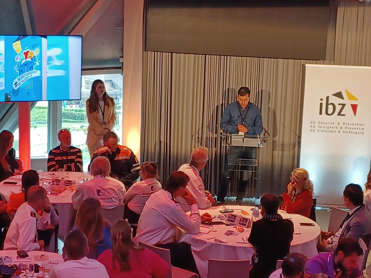 BeSafeBEL's tweet photo. Les tables rondes sont terminées ! Les modérateurs présentent leurs conclusions aux participants. Vous êtes curieux de connaître leurs recommandations concrètes ? Vous en saurez bientôt plus sur notre site https://t.co/SiUDTtmW6B! https://t.co/cGikeAjyEY