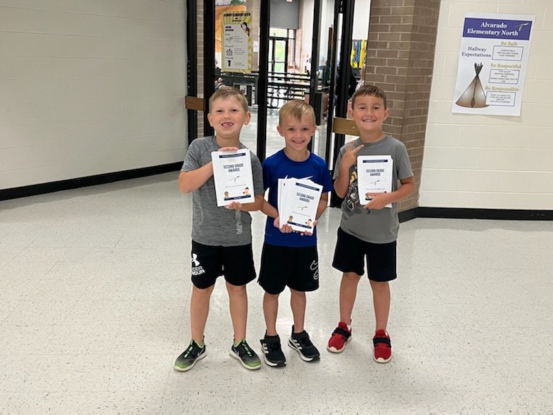 Nurse_CandiH's tweet photo. Thank you to these students for handing out programs for our awards ceremonies! #AlvaradoExcellence https://t.co/Rr6rIOmcj4