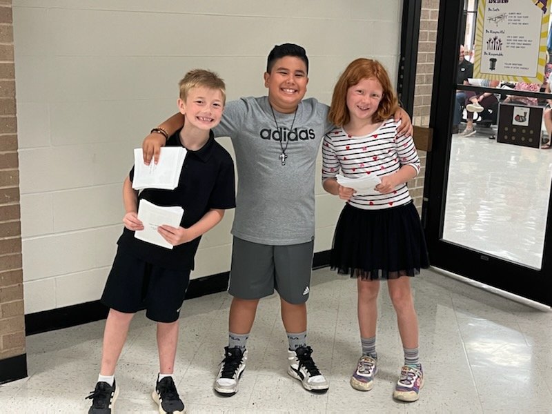 Nurse_CandiH's tweet photo. Thank you to these students for handing out programs for our awards ceremonies! #AlvaradoExcellence https://t.co/Rr6rIOmcj4