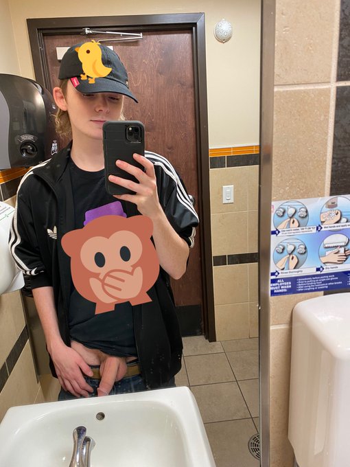 i gotta stop taking these &ldquo;bathroom breaks&rdquo; https://t.co/xdRI56raEb