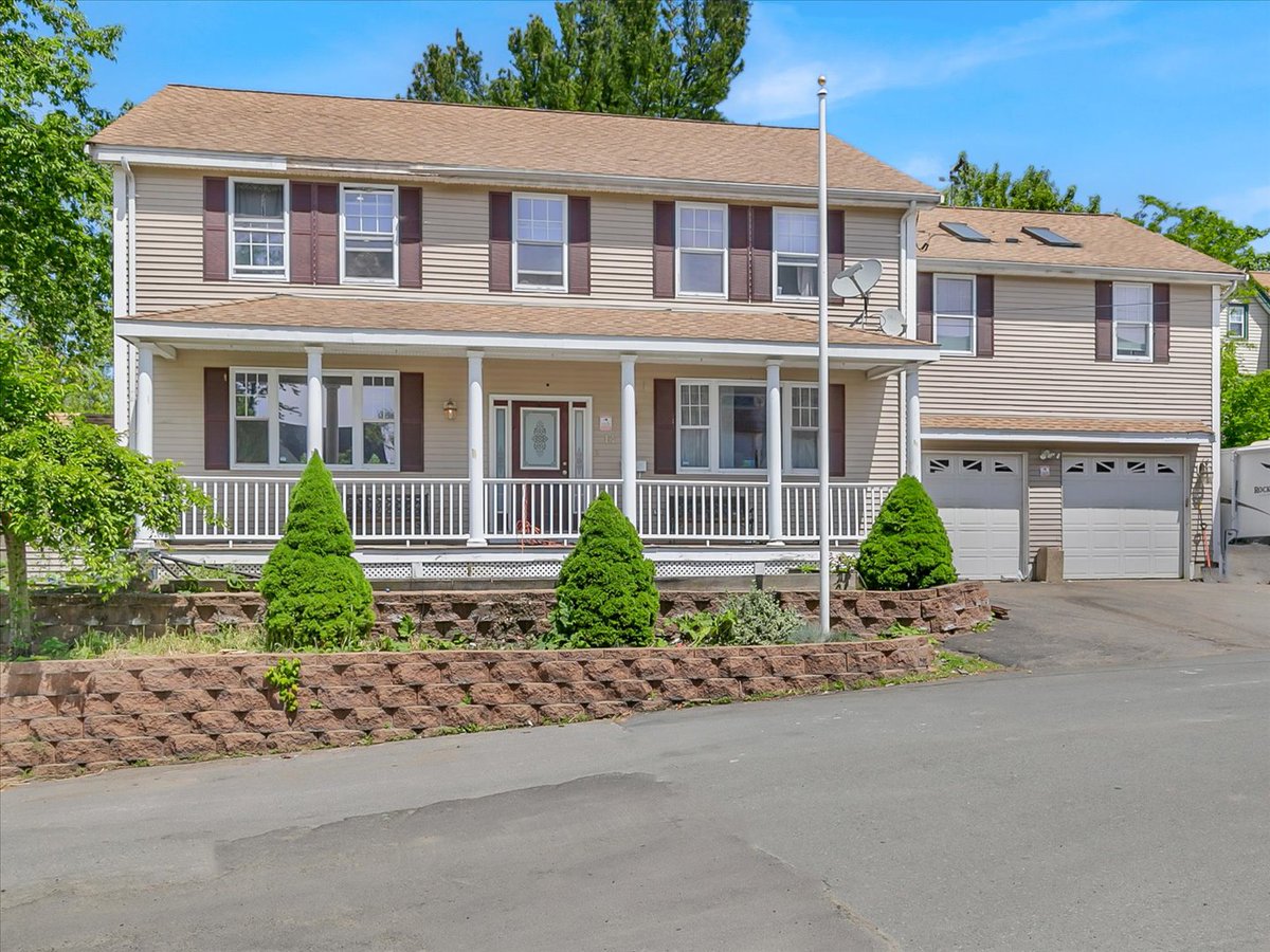 LynchTeam_RE's tweet photo. New Listing Alert! https://t.co/Io2VWgzW25 https://t.co/vXSlK7Qwbk