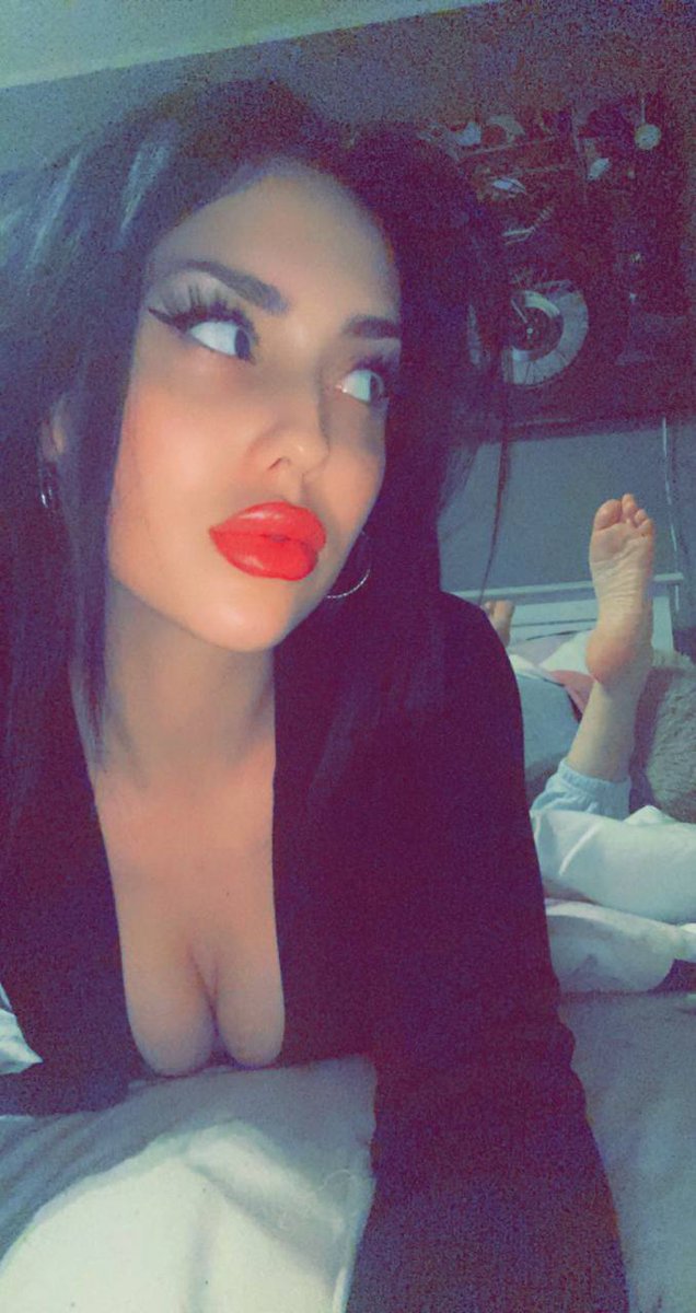 Dein Geld steht mir zu. 
Du drückst dein hart verdientes Geld an mich ab und es macht dich geil 😈.
Dein Zahlschwanz steht schon wieder.
Mache heute wieder Geile Skype Sessions 🔥💅.
Ab in die Dms Loser 💸.

Findom  Femdom
