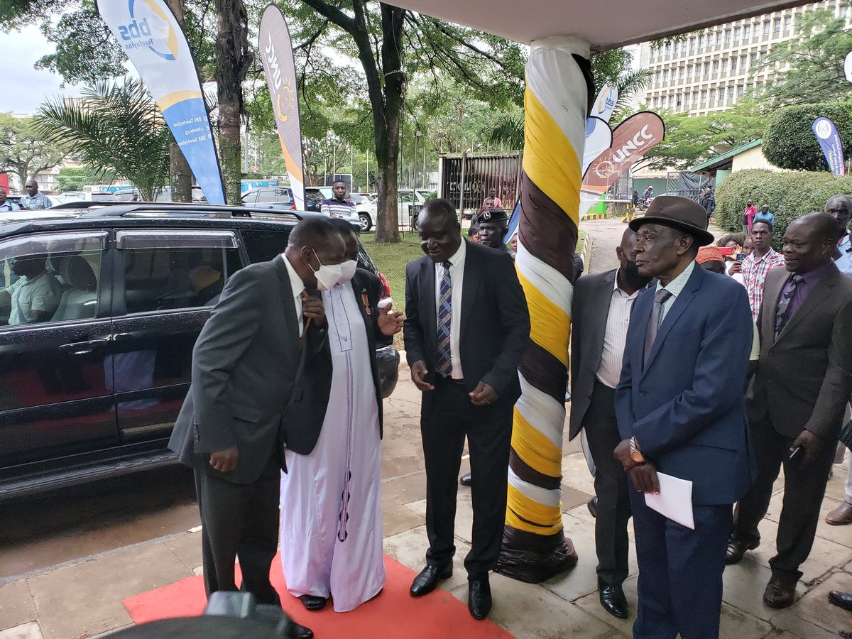 UNCC_UG's tweet photo. UNCC Executive Director @PeterOjede welcomes Owek. Patrick Luwagga Mugumbule, the Speaker Of @BugandaOfficial Parliament & the Chief guest at the Launch of the #LegendsOfTheatre Association https://t.co/5Q3Q2wlz7K