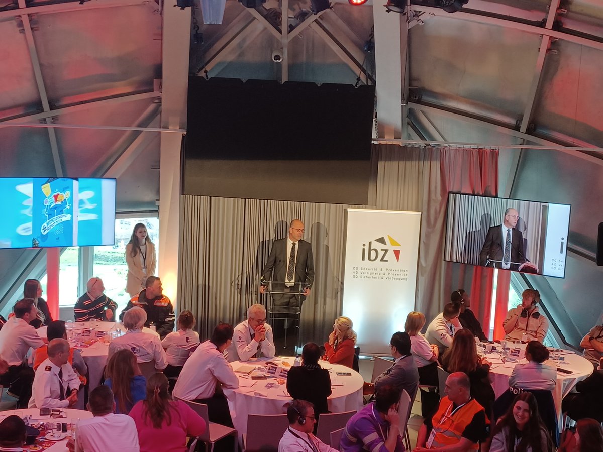 BeSafeBEL's tweet image. De conferentie in het kader van de campagne #WederzijdsRespect zit erop! Vandaag hebben we opnieuw een stap dichter gezet in de wederzijdse toenadering tussen de burger en de veiligheidsberoepen. Volg onze toekomstige acties hier of via onze website besafe.be!