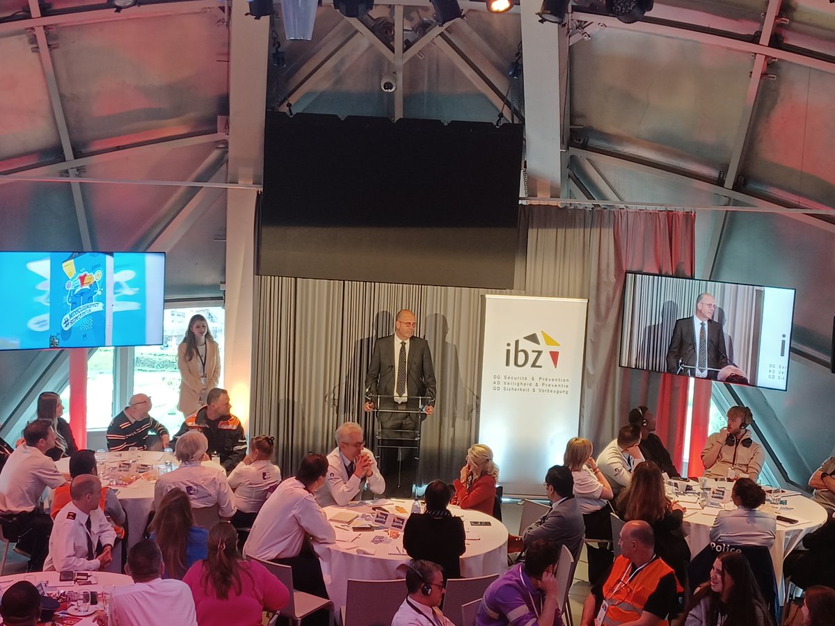 BeSafeBEL's tweet image. De conferentie in het kader van de campagne #WederzijdsRespect zit erop! Vandaag hebben we opnieuw een stap dichter gezet in de wederzijdse toenadering tussen de burger en de veiligheidsberoepen. Volg onze toekomstige acties hier of via onze website besafe.be!