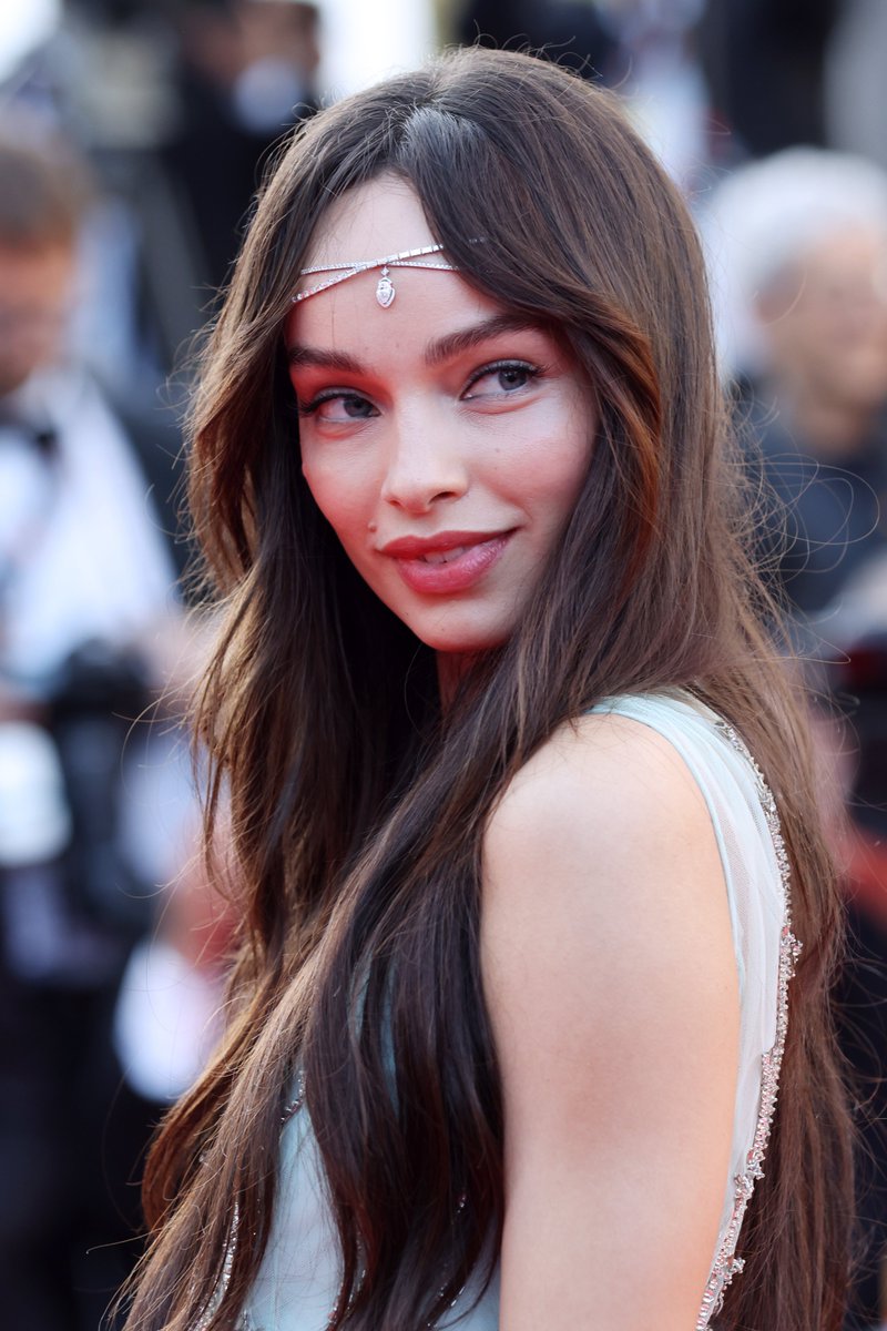 MessikaJewelry's tweet photo. Friday, May 20th - Brazilian model #LumaGrothe was magnificent with the Twisted Wave headpiece and bracelet and the Rockefeller ring on the red carpet for th Cannes Film Festival.

#Cannes2022 #MessikaJewelry https://t.co/K7uqFB9eXZ