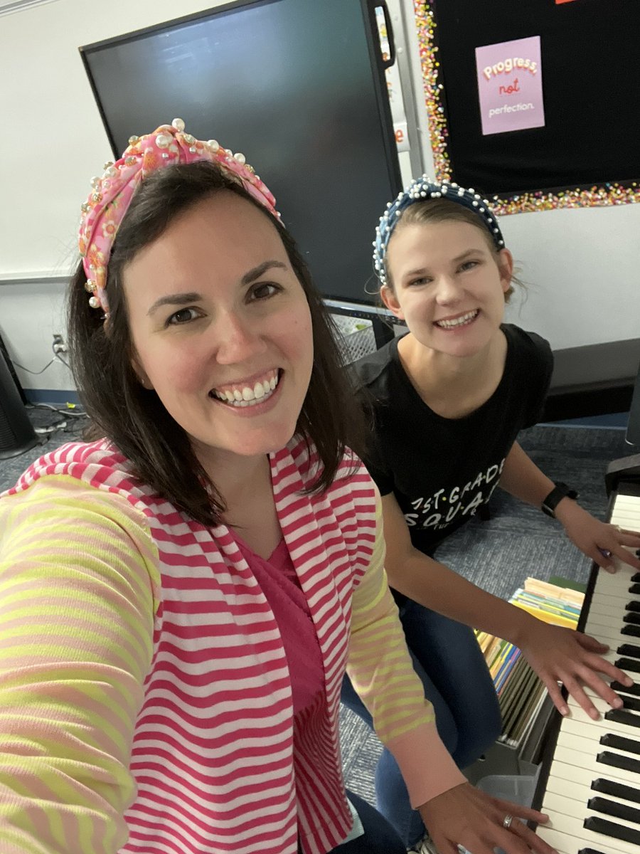 LSEGolightly_1's tweet photo. Rocking out with some fun headbands and music on this last full day with students! #endofyearchecklistfun @LoneStarElem #CelebrateKISD #LSERocks @LSEMartindale https://t.co/6iDAo0qcaT