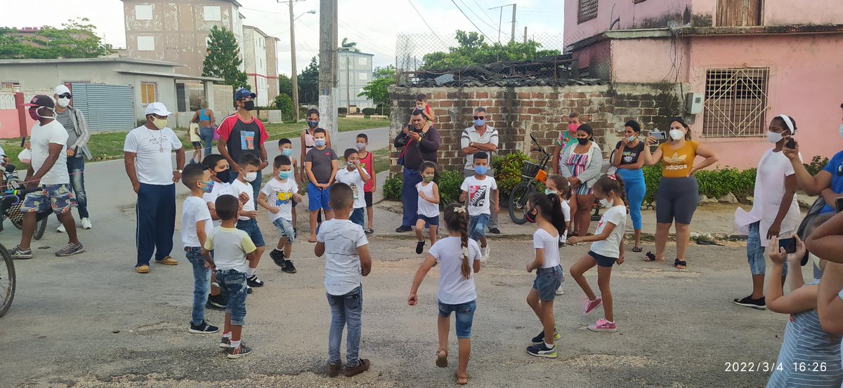 ci_menendez's tweet photo. Los niños , familias y trabajadores del Círculo Infantil Jesús Menéndez, presentes en las comunidades en transformación . Vamos por mas !!!!! https://t.co/v3RCuEDqcn