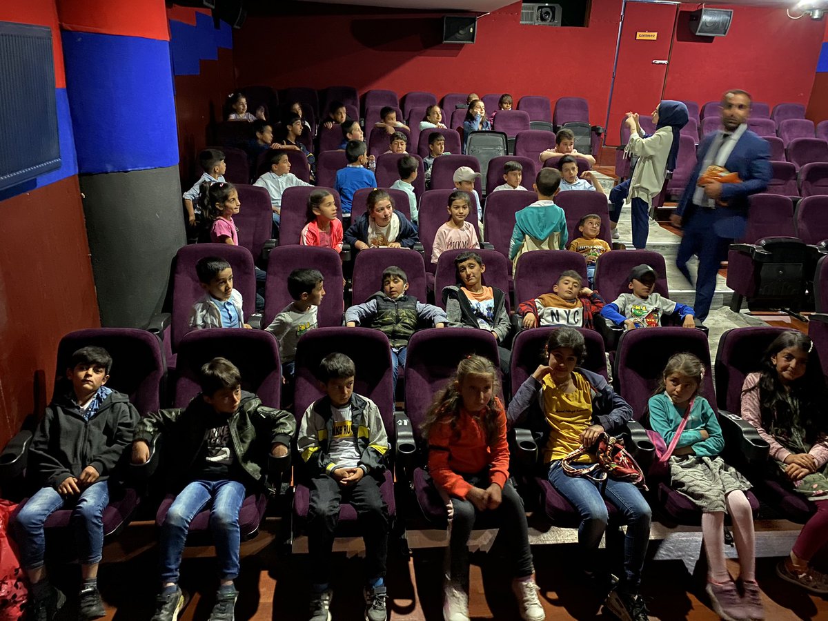 SirmacekIO's tweet photo. Sinemaya gitmeyen çocuk kalmasın projesi kapsamında gerçekleştirdiğimiz etkinlikten geriye kalanlar. Emeği geçen herkese teşekkür ederiz. https://t.co/Ii6NmXgGkp