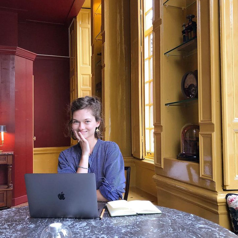 KierWhy's tweet photo. apparently working from home means showing up at MY place of work and being distracting @wilde_violets https://t.co/RgAGMtj85u