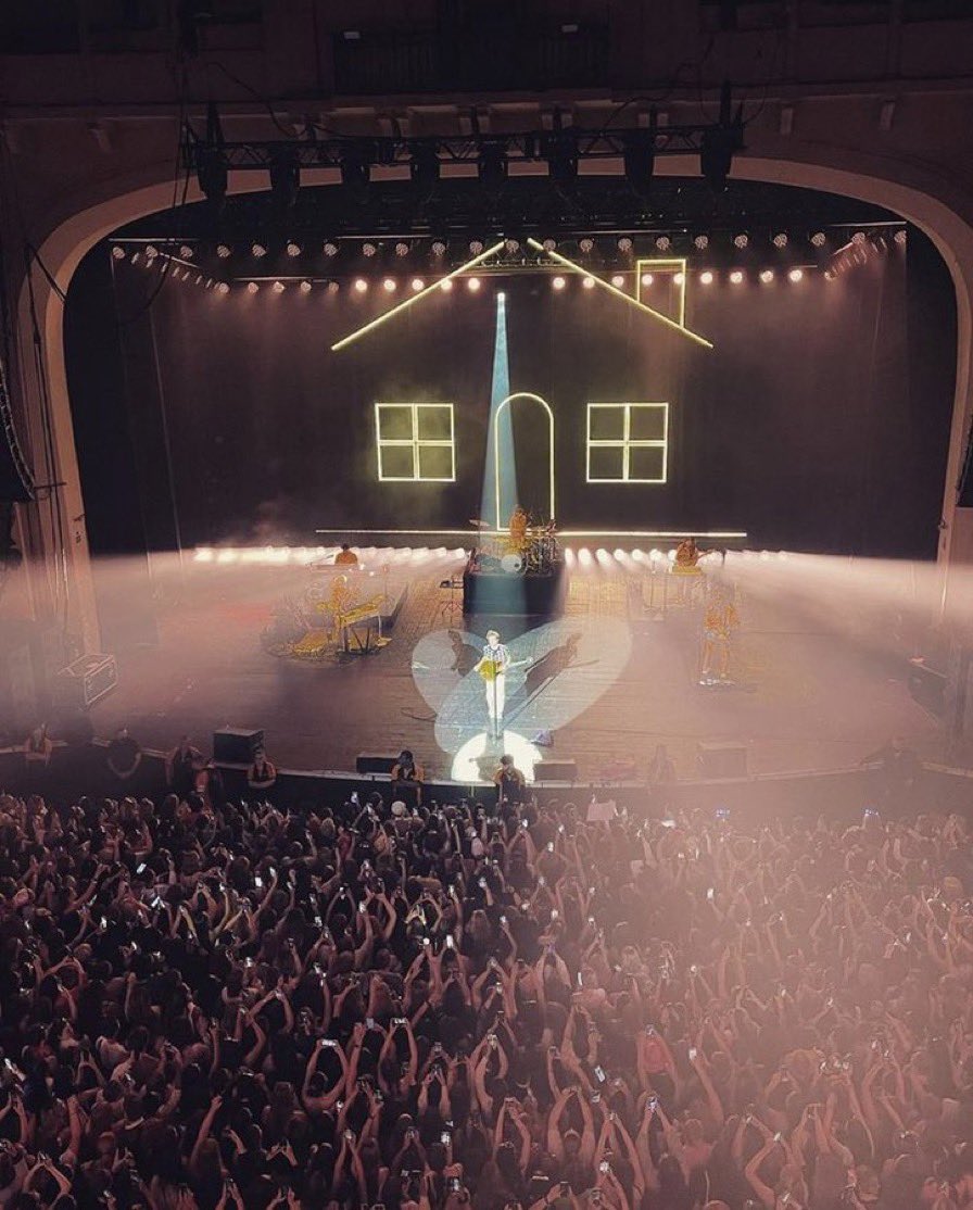 UpdatesHSFR's tweet image. Anne via Instagram !