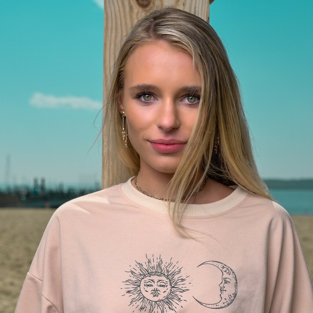 BFPPhoto's tweet image. Had the pleasure of shooting @skylerbuntingg while in Dewey Beach a few weeks ago at M.A.R.S. I'm always impressed with how patient models can be with multiple photographers trying to get their time and attention. Skyler is a champ. instagr.am/p/Cd_NxXYrIj1/