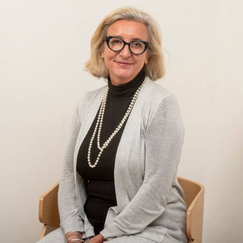 BathSofM's tweet photo. In the latest @UniofBathAlumni blog, MBA alum @KMatthewsHft shares her experiences of the Bath MBA, and how it helped to shape her career path to become CEO of @Hftonline 👇 
https://t.co/uCpQdNBkEV https://t.co/cyESk5InD0