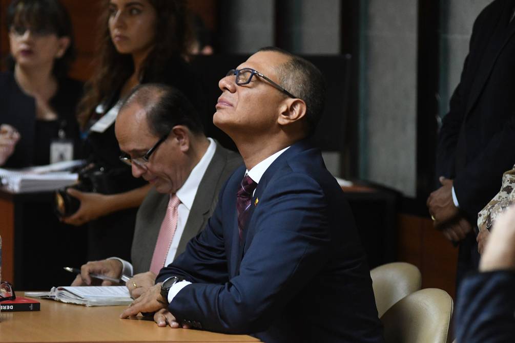 LexiLoor's tweet photo. Mi causa para seguir luchando puede ser distinta a la tuya.
Pero nuestra causa común como #Revolucionarios es NO olvidarnos de @JorgeGlas y su lucha por el #Ecuador.
#EstamosContigoJorge #Resisite compañero #JorgeGlas
@MashiRafael @SofiaEspinRC @LilianaDuranA @tcanarte https://t.co/RhFvBhfulc