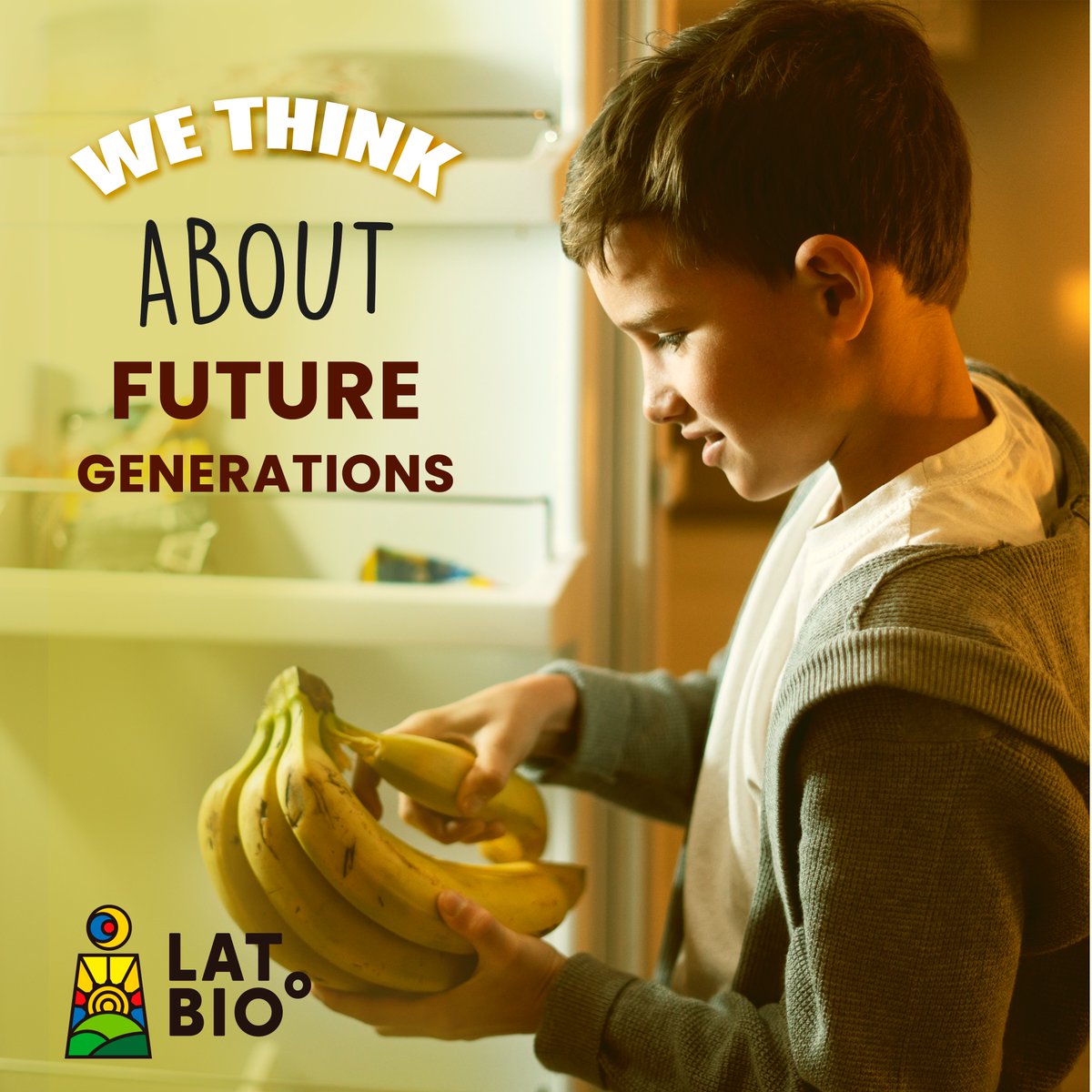Besides feeding with the best quality food our kids,👌🏼 biodynamic & regenerative organic agriculture benefits the soil, revitalizing and maintaining its fertility for the future generations. 
#latbio #ecuador🇪🇨 #bananademeter #biodynamicagriculture