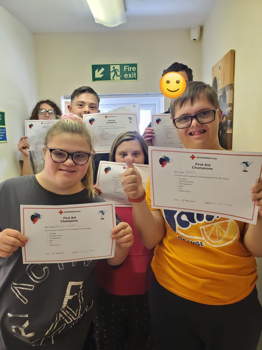 PCAOracle's tweet photo. 5H have completed their First Aids Champions work! They know how to treat; burns, cuts, and even how to do the recovery position if someone's unresponsive! They all remained calm when practicing calling 999. Well done 5H! #developingindependence @PCABlackpool @SeaViewTrust https://t.co/L2G0wA9COQ