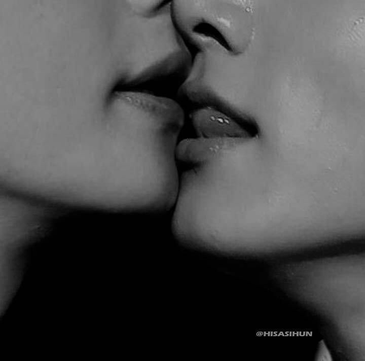 dnxincfinger's tweet photo. KOOKV AU 

-Semesta Catur dan Putra

“𝐒𝐔𝐏𝐄𝐑𝐌𝐀𝐒𝐒𝐈𝐕𝐄 𝐁𝐋𝐀𝐂𝐊 𝐇𝐎𝐋𝐄”

Entah benci atau mencinta, namun Catur kini tidak bisa lagi menolak apapun yang diminta oleh Putra—𝙢𝙖𝙣𝙩𝙖𝙣 teman dekatnya. https://t.co/wWKl7DI8Ji