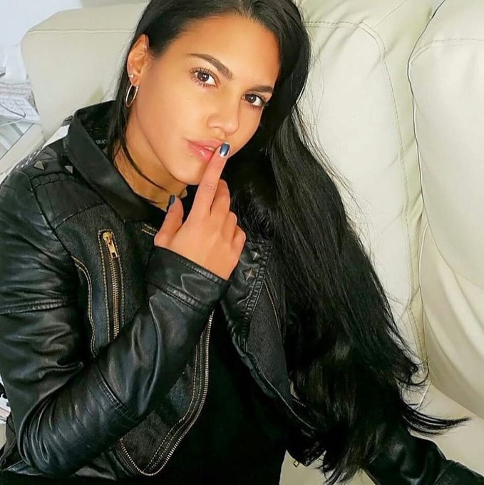 Mi lado salvaje y mi versi�n m�s dulce, en un mismo sitio.

https://t.co/klT7bwbrBW

My wild side and