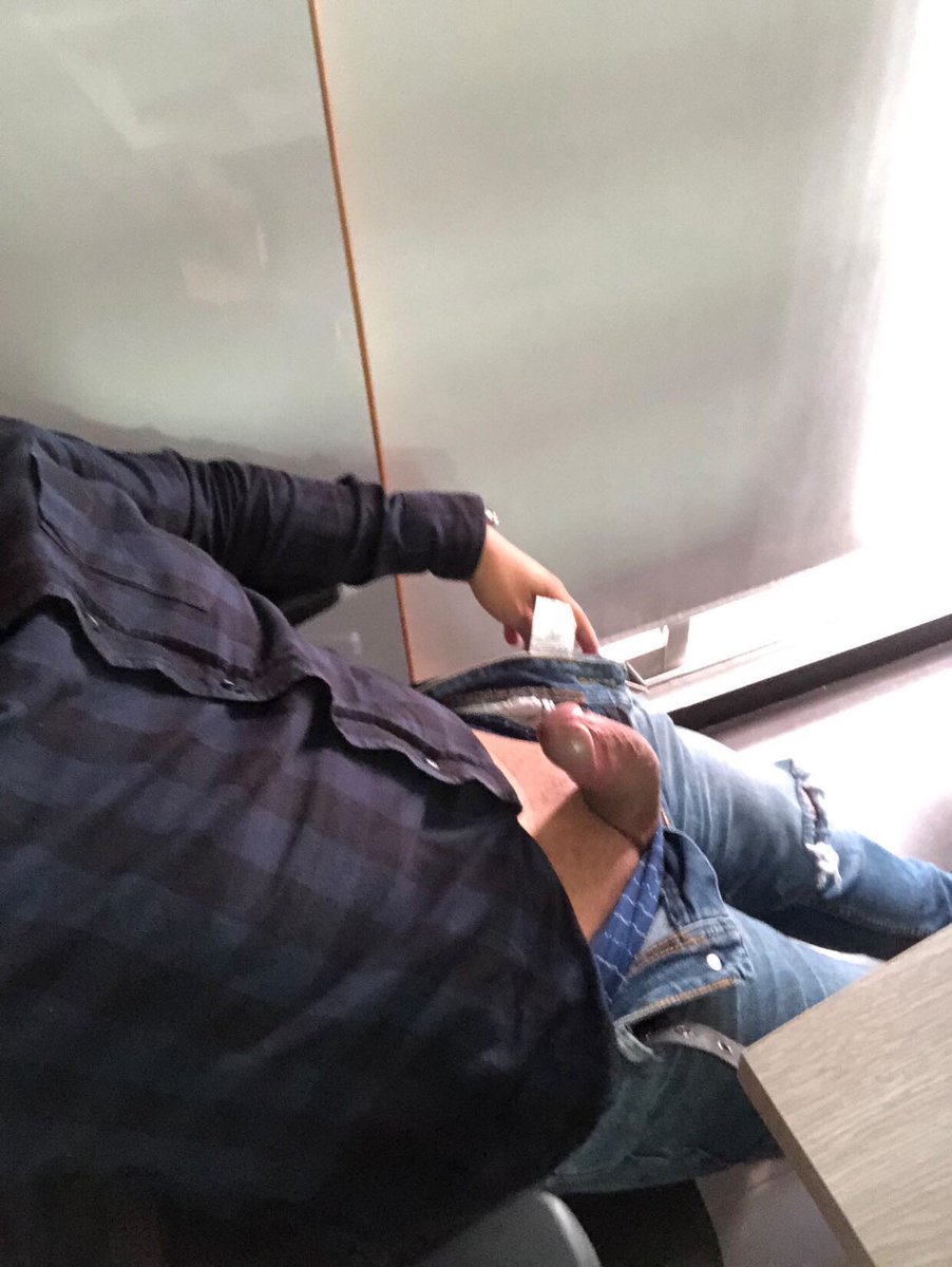 rodrigosexcol's tweet photo. Cómo se puede trabajar en esta condición! 
Jajajajajajajajaja https://t.co/2SW3eMr1oH