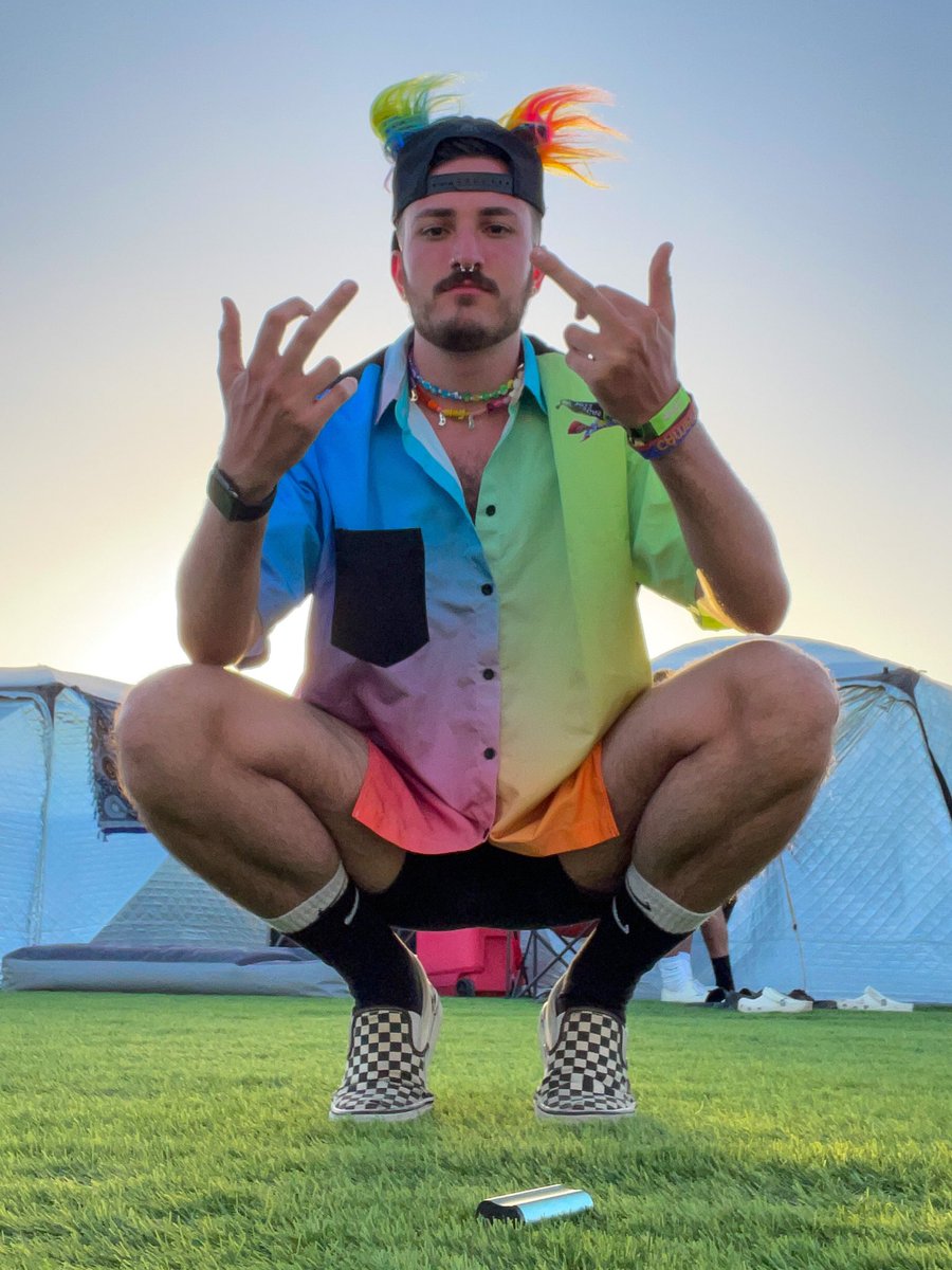 ronald ☃️ tweet media