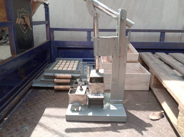 DidierKissode's tweet photo. Ingénieur en électromécanique, Édouard Akapko-Lado est un inventeur🇹🇬 qui veut fabriquer le premier avion Made in #Togo. Découvrez l'univers passionnant de ce génie togolais via ce lien⤵️ https://t.co/IZGZAAVp7c
Merci @TogoFirst, valorisons ensemble les génies locaux.
#TgTwittos https://t.co/1qNH6wvnek