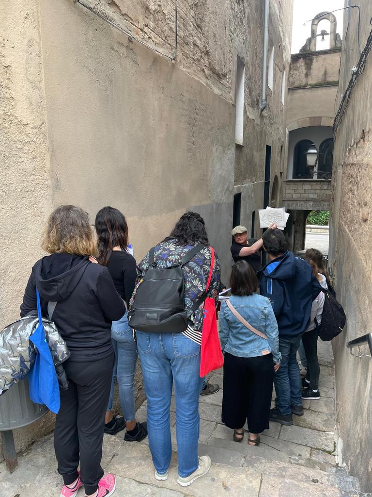 cfa_anoia's tweet photo. Avui hem conegut els orígens d’Igualada. El David ens ha fet de guia per la ciutat i ens ha ensenyat l’Aqualata, vila medieval. Una activitat per repetir amb els alumnes del #GES1 i #GES2 #cfaanoia #alumnescfaanoia #igualada #anoia #formacioadults #ensenyamentadults https://t.co/6cI9wPDPAE