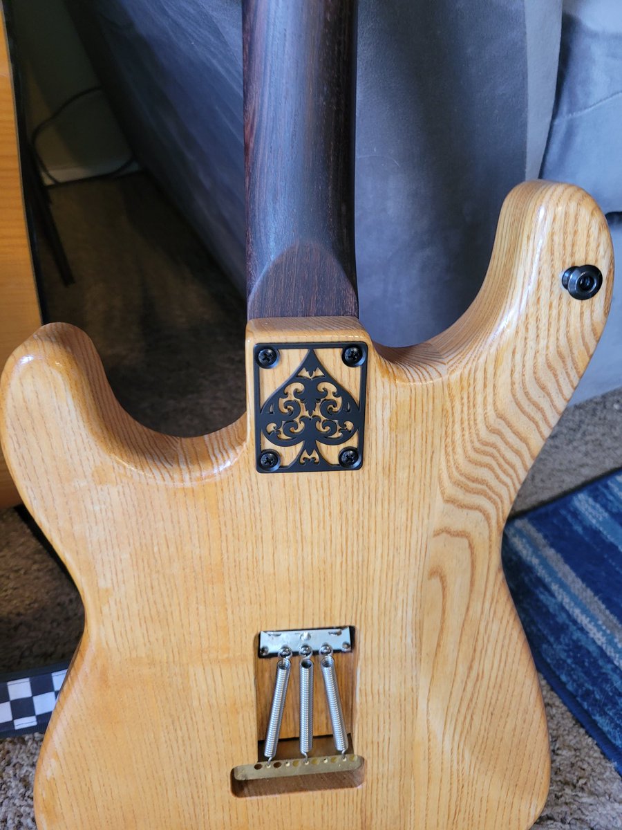 IkeB247's tweet image. New custom @PietrellaGuitar Strat. Swamp ash body, all rosewood neck, @FralinPickups, leather pick guard @ByBodzi.

#guitargear #guitar #stratocaster 

@DarylShawn @JLO_BitchCraft @JFKocker