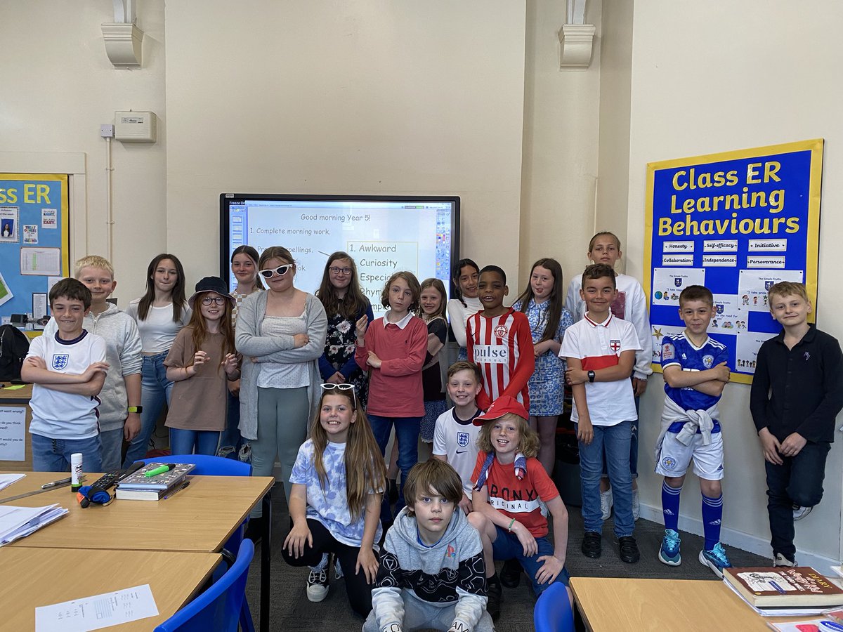 latimerprimary's tweet image. #ClassER enjoyed dressing up in their red, white and blue today to celebrate the Queen’s platinum jubilee!