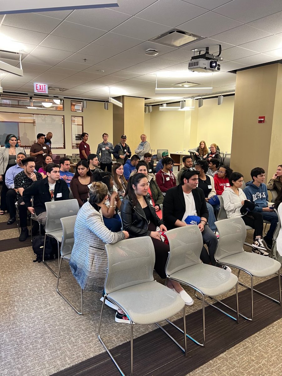 ColemanCenter's tweet photo. Our celebratory end-of-year event took place last night, in collaboration with @ceo_depaul and the Department of Management and Entrepreneurship! It was a great time as students, faculty, and community members connected while enjoying pizza and ice cream. https://t.co/9v8BlAXQep