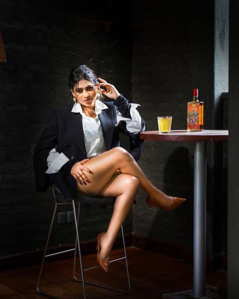 model_piumi's tweet photo. Stylish #piumihansamali #piumi #model #actress https://t.co/286pg7IW4N