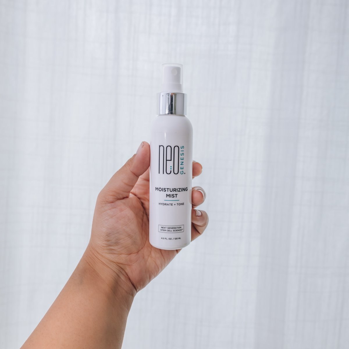 NeoGenesisInc's tweet photo. A spritz a day keeps the dryness away! 💦

↪ Skin Tip: keep your mist in your beach tote for an instant, uplifting hydration boost 😍 https://t.co/efGqaIF8a2