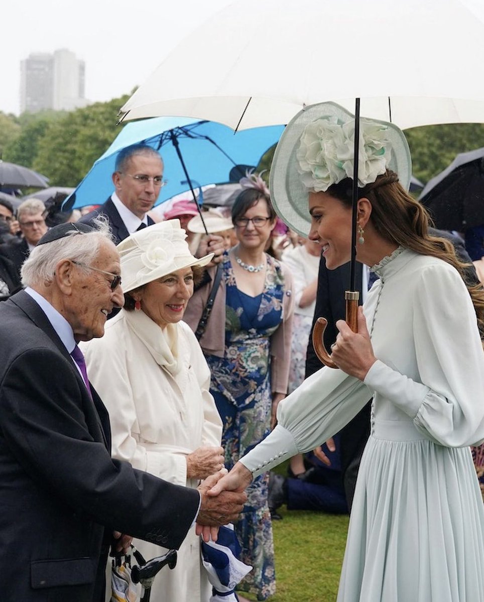The Duchess of Cambridge had a sweet reunion today with Manfred Goldberg whose photo she took for the exhibition honoring Holocaust survivors at the Imperial War Museum. 
@Remisagoodboy #DukeandDuchessofCambridge #GardenParties2022 #KateMiddleton #HolocaustSurvivors
