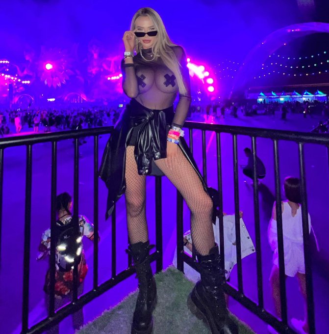 4 pic. Blurred Lines ?? https://t.co/mnwoK7zgTT