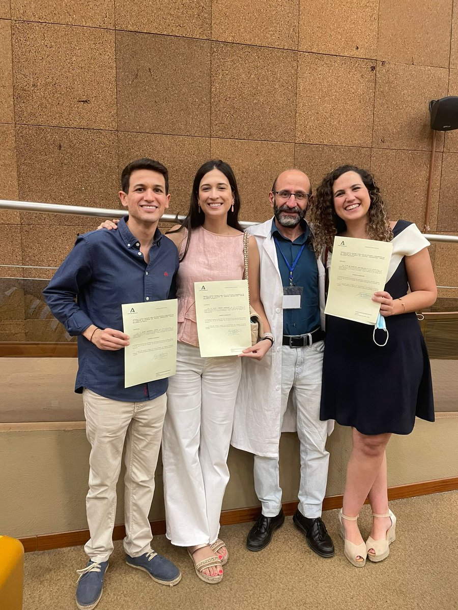 DigestivoHUVM's tweet photo. Hola! Hoy estrenamos nuestra cuenta de Digestivo del @HUVMacarena de #Sevilla. Y qué mejor día para homenajear a nuestros R4 ya casi A1 que han realizado una residencia ejemplar, @pilardelpinob, Laura Lorenzo y Dani Barranco 
Con vuestra actitud 🔝🔝triunfaréis!! https://t.co/5AQT5TBoLN