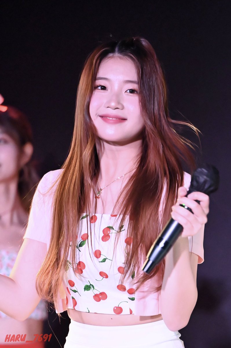 MINSEOFOLDER's tweet photo. #민서 #MINSEO #SATURDAY #세러데이 @saturday718 https://t.co/noUiZvwakK