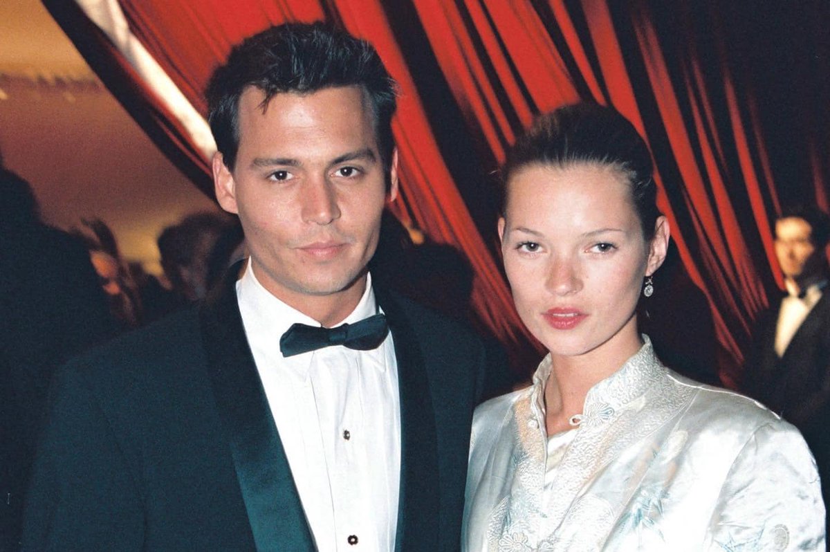 ElBreakMN's tweet photo. NOTICIA! 
Kate Moss, ex pareja de Johnny Depp y top model acaba de dar su testimonio en la corte en contra de Amber Heard diciendo que Johnny Depp nunca fue violento con ella.😱
#ElBreak #News #Juicio #JohnnyDepp #KateMoss https://t.co/8kTHquTOLU