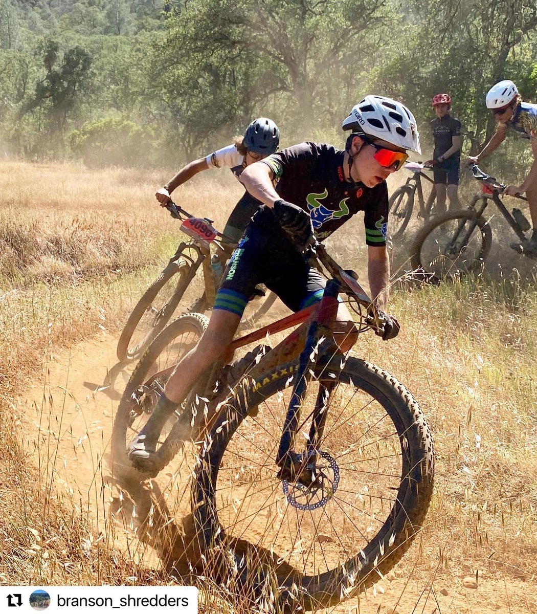 Branson_Bulls's tweet photo. YOUR DIVISION 1 INTERSCHOLASTIC NORCAL CYCLING LEAGUE CHAMPION - Zach Redlin!🎊🚴🌟🏆🎊 #whatarace #twowheeledtitan #topofthepodium #hornsup
@bransonschool @marinij_sports https://t.co/FJ0AoFWUG6