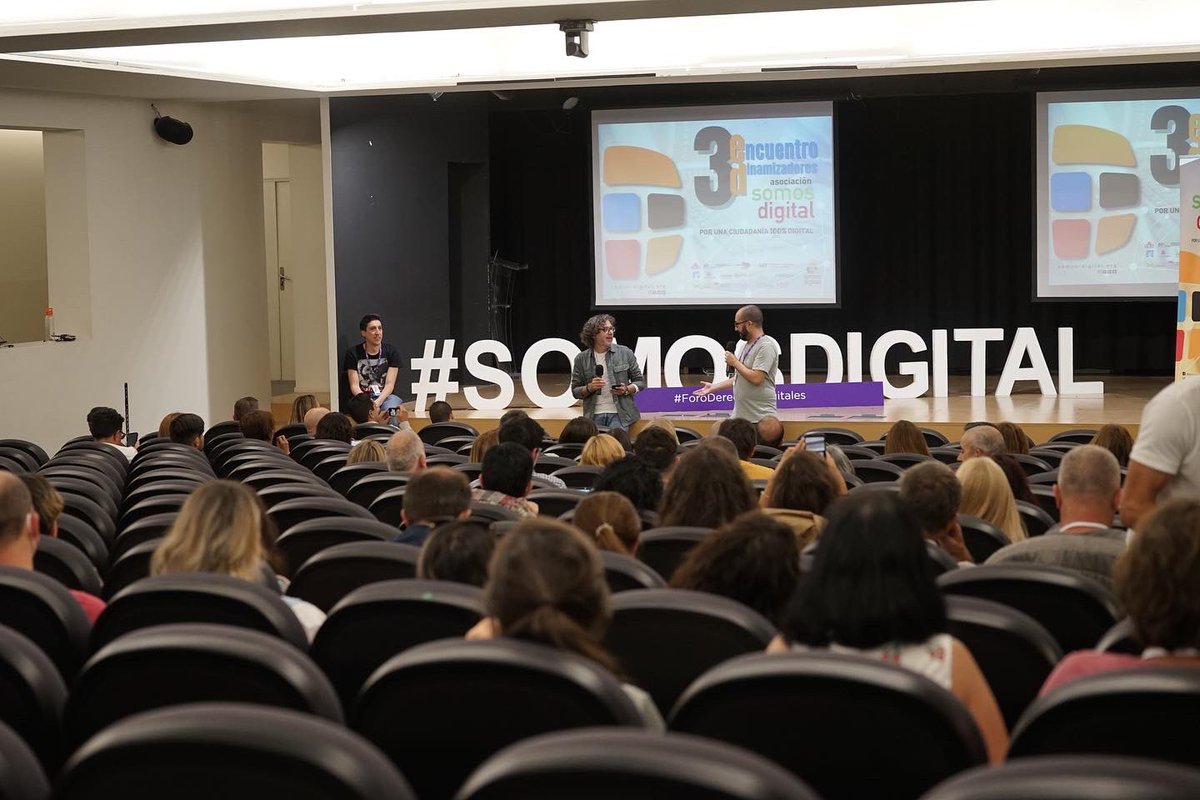 apdales's tweet photo. Hoy durante el tercer encuentro dinamizadores #somosdigital 

Un encuentro que reúne durante los próximos 2 días a más de 250 mentores digitales.

Por una ciudadana 💯digital.
#encuentro #foro 
#foroderechosdigitales https://t.co/e53FUTxEQ5