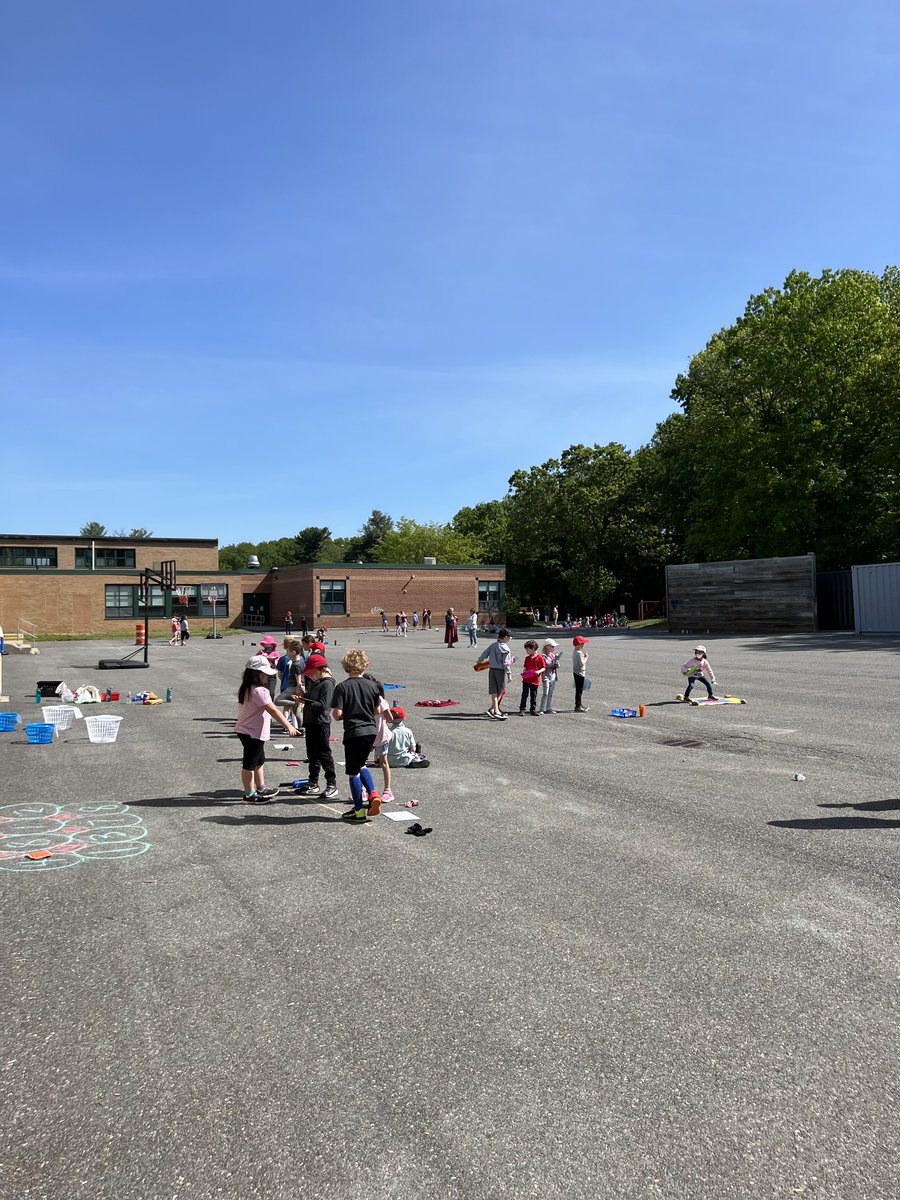 MsMawn116's tweet photo. #OutdoorClassroomDay has been a great success at #ShakerLaneSchool! And what a day. Look at that sky! https://t.co/Tju8Bvu7P6