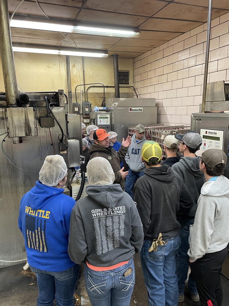 CentralCSD's tweet image. Thank you to Honey Creek Dairy and the Edgewood Locker for allowing Central students to visit on their last day of school.