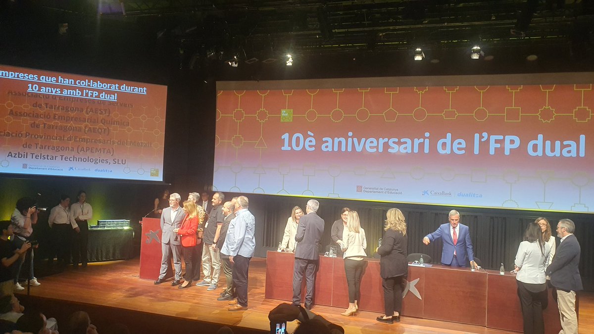 iBadiaFP's tweet photo. @fpdualCAT També ha presentat l'acte del 10è aniversari de l'FP dual la nostra amiga Maria Pascual. https://t.co/FoaT6GztDd