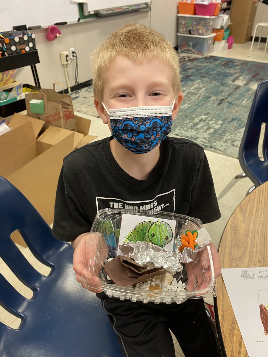 MosaicES_STEAM's tweet image. Kindergarten made turtle habitats that have: food, water, land, and light. We tested materials and found that aluminum foil held water the best. Thanks @EiE_org for the inspiration! @FCPSSTEAM #iteachsteam #STEMeducation @mes_jgaudet #Kindergarten #kinderjoy